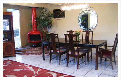 A dining room table and chairs in front of a fireplace.