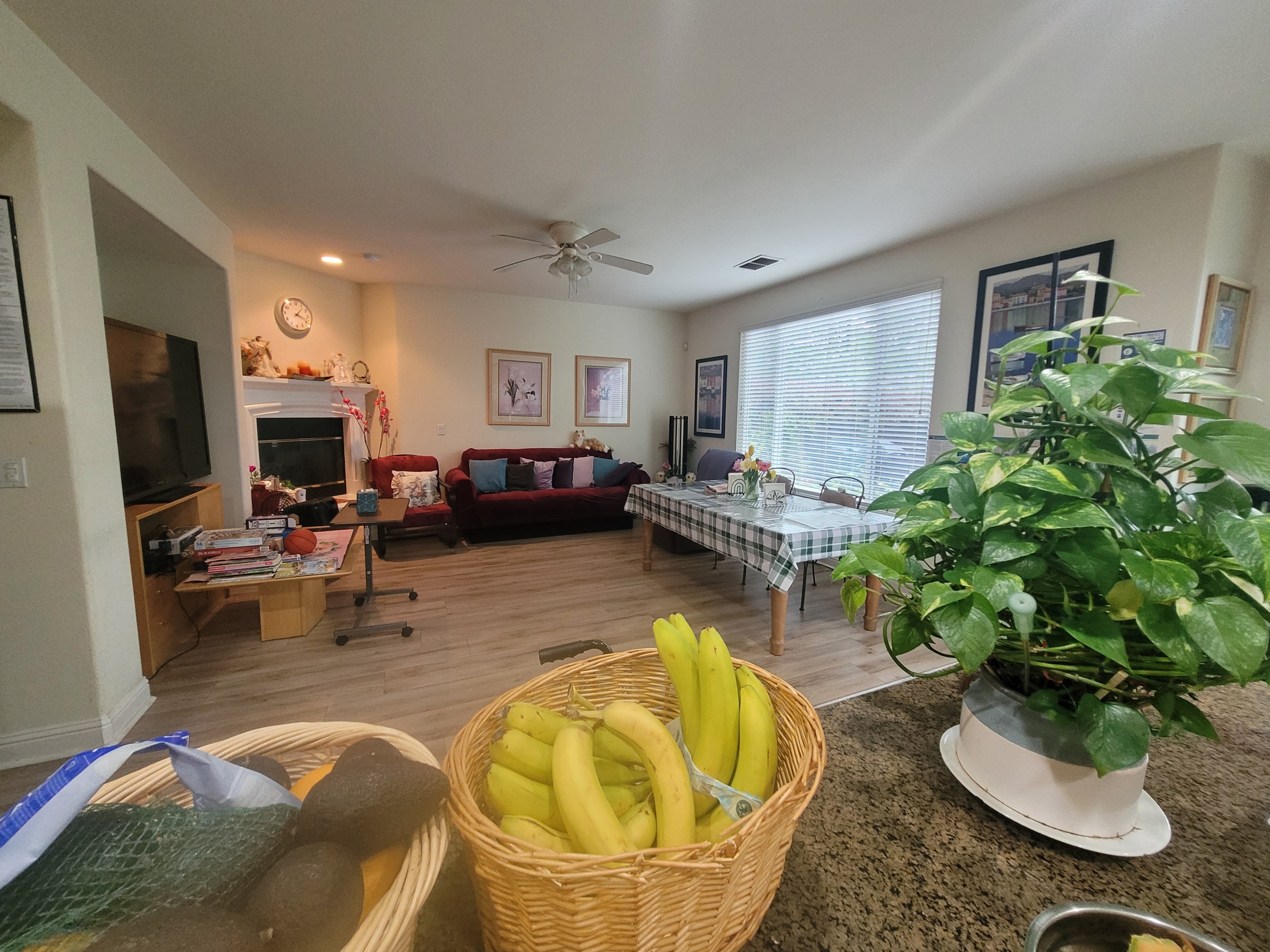 A living room filled with furniture and a table.