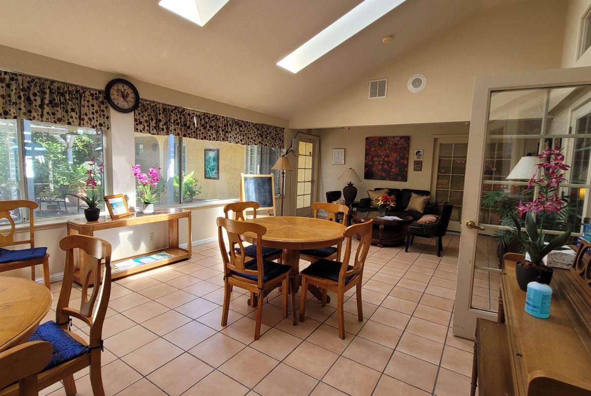 A dining room with a table and chairs in it