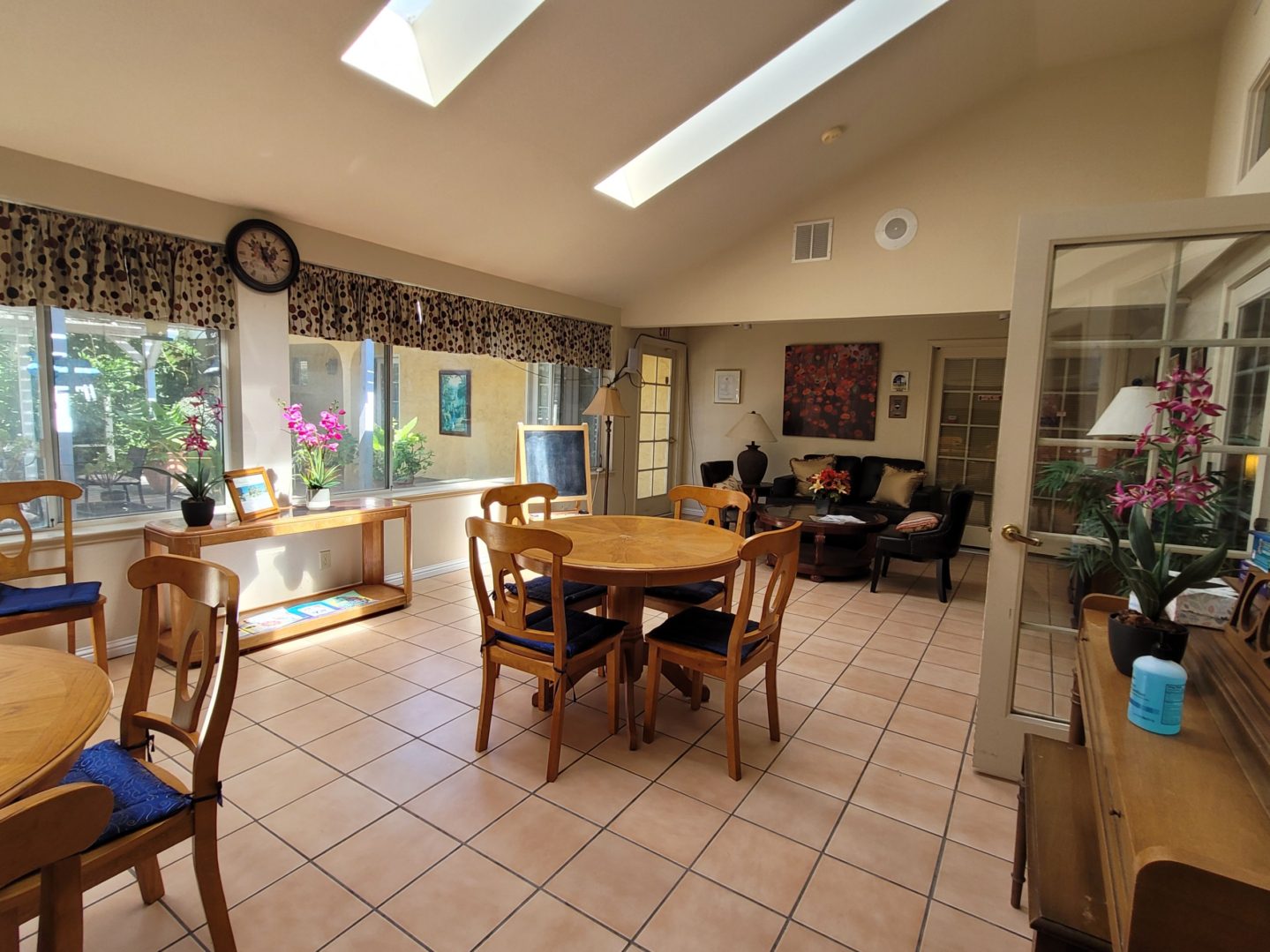 A dining room with a table and chairs in it