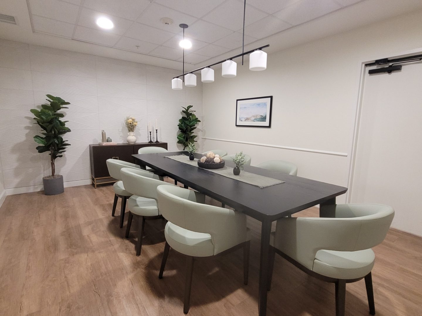 Modern conference room with elegant decor.
