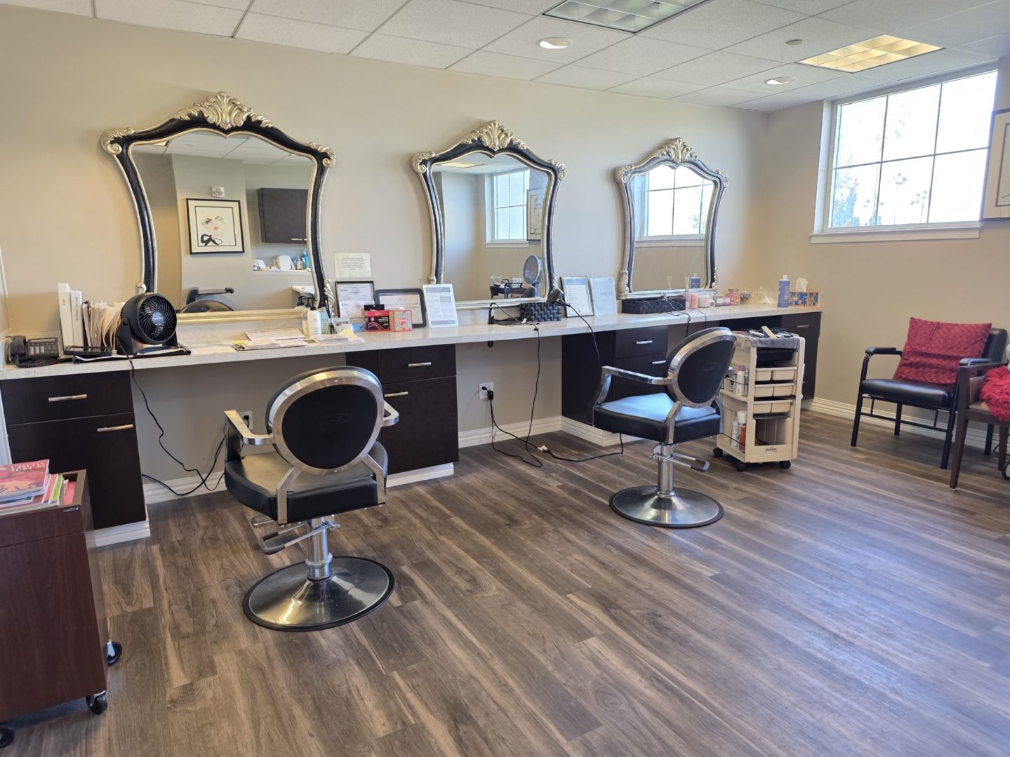 Hair salon with chairs and mirrors.
